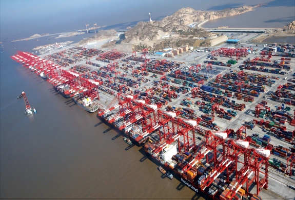 全球最大港机自动化码头系统解决方案提供商——上海振华重工 全球最大港机自动化码头系统解决方案提供商——上海振华重工